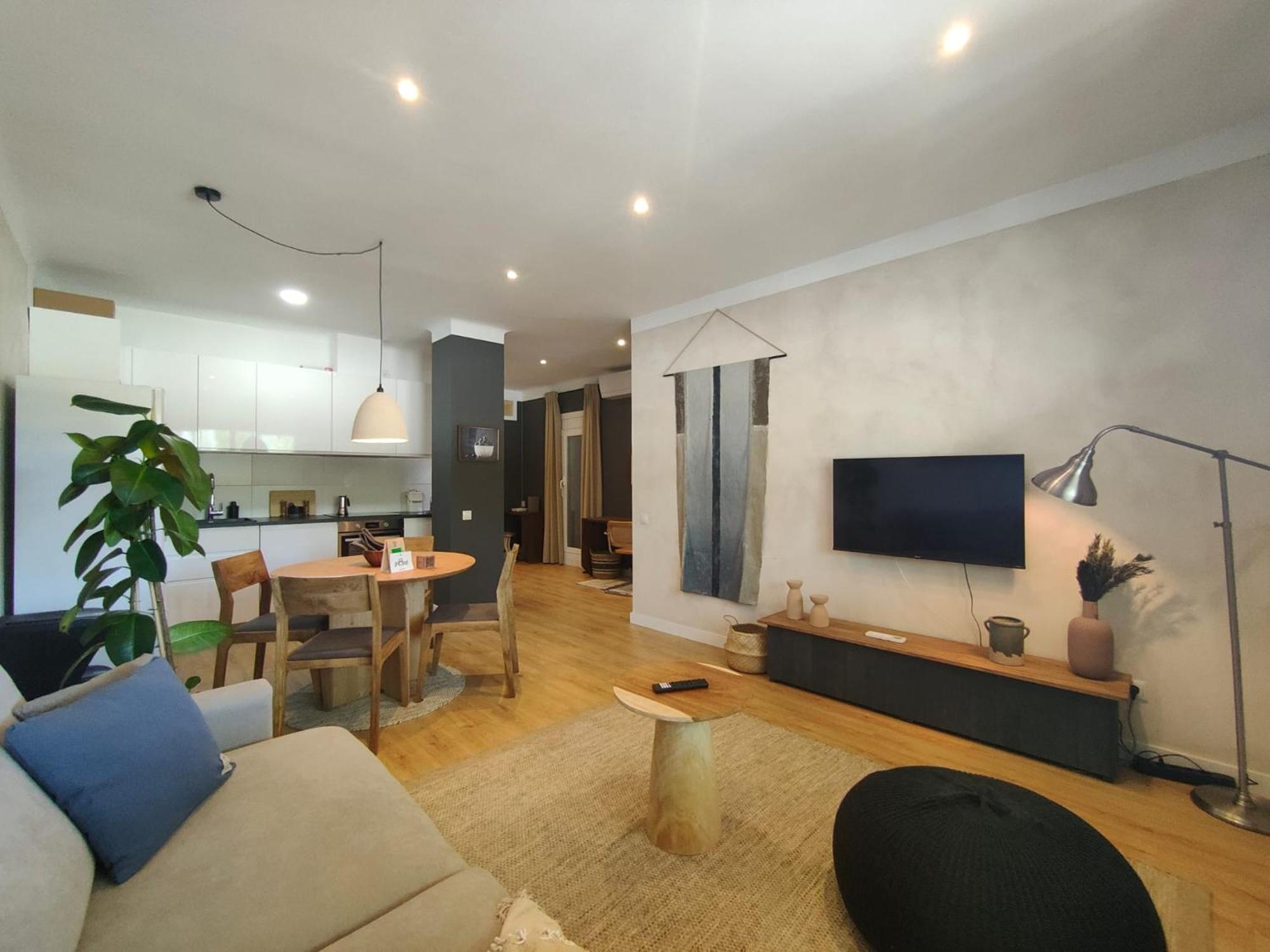 2br Central Location Lejlighed